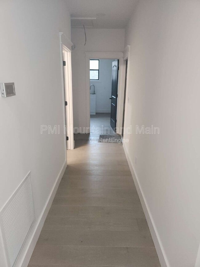 Building Photo - 808 Maybank Dr