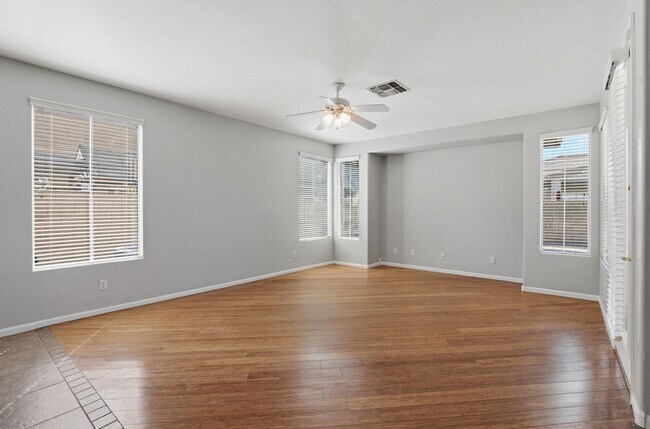 Building Photo - 3565 E Vaughn Ct