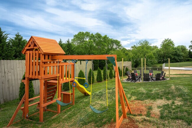 Building Photo - 2224 Brevard Rd