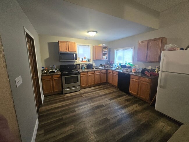 Building Photo - Available for Move In This November!