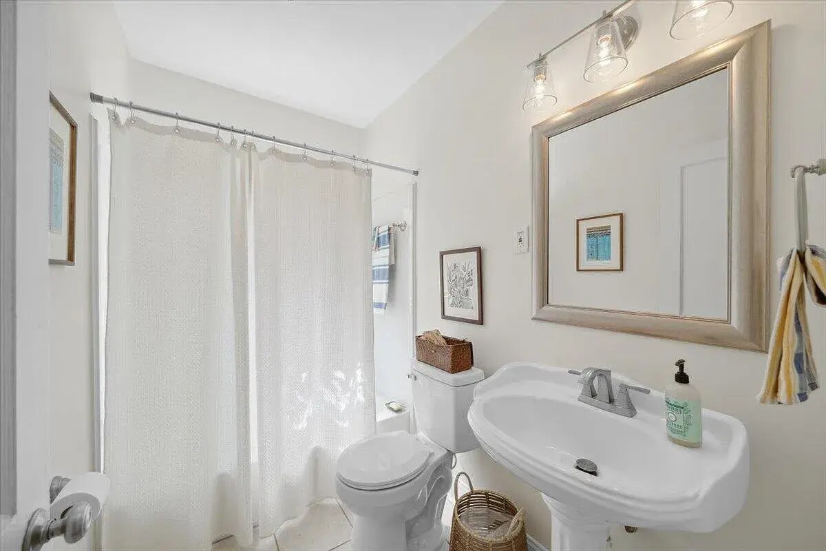 Downstairs Bathroom - 181 Picardy St