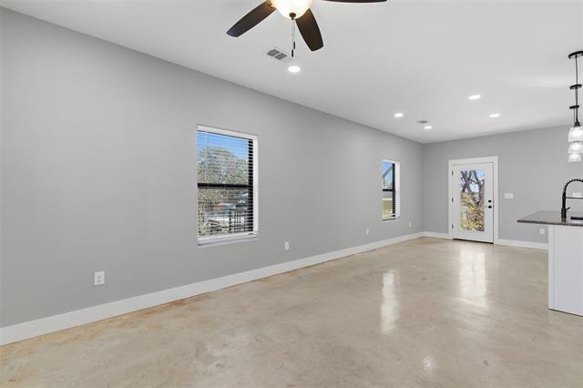 Building Photo - 1004 W Hanna St