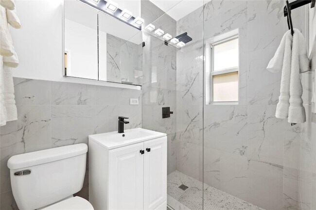 Building Photo - 3015 Seville St