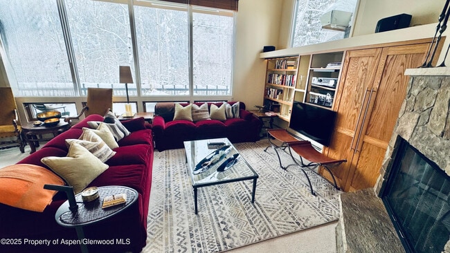 Building Photo - 302 Roaring Fork Dr