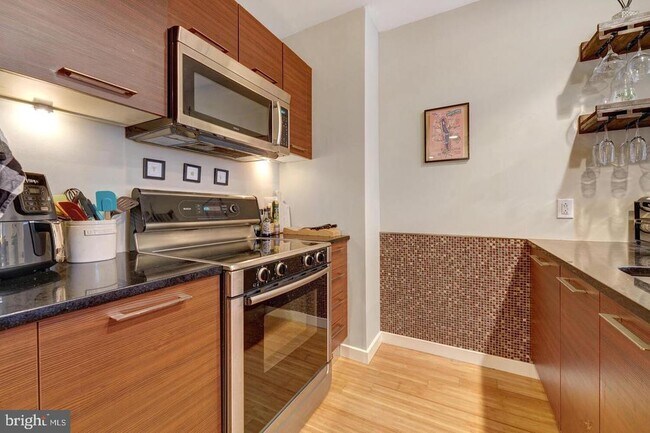 Building Photo - 934 N 3rd St