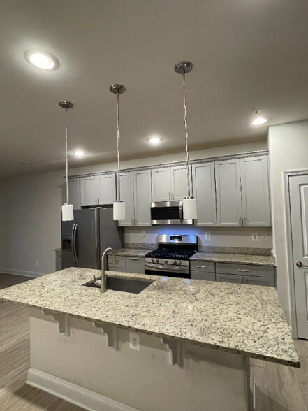 Building Photo - 551 Roszel Way