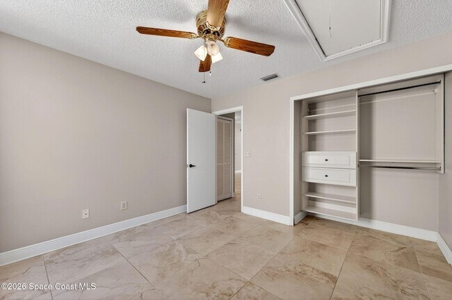 Building Photo - 737 Green Valley Ln