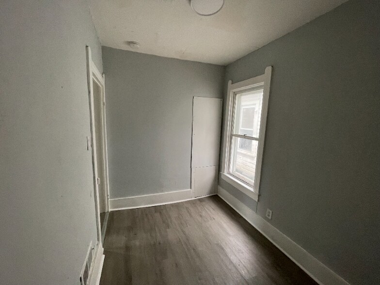 Building Photo - 407 W 23rd St