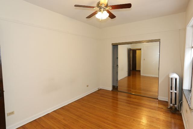 Building Photo - 819 W Waveland Ave