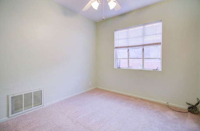 Building Photo - 1301 W Mulberry Dr