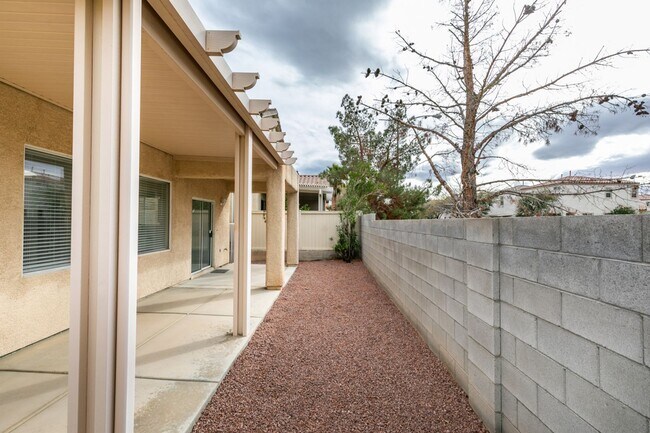 Building Photo - Charming 4 Bedroom, 3 Bathroom Home Near S...