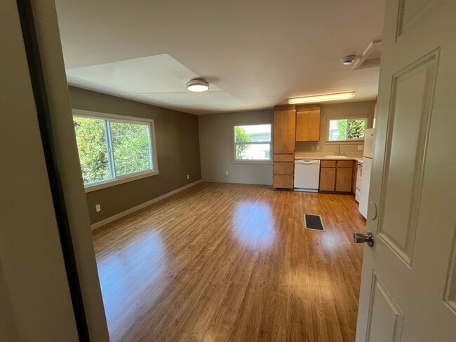 Building Photo - 1Bd/1Ba Home in the West Slope Neighborhoo...