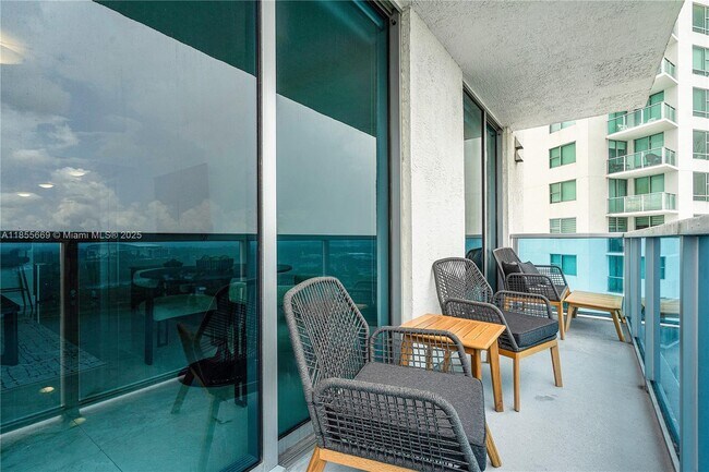 Building Photo - 2641 N Flamingo Rd