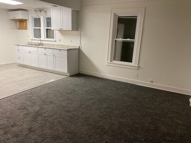 Building Photo - 3 Bedroom 2 Bath Home In Roseville