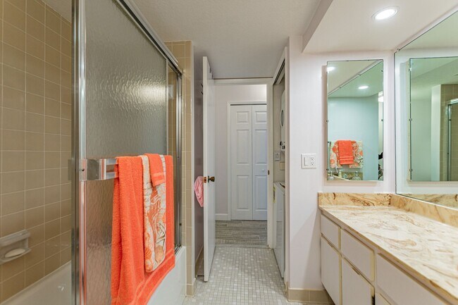 Building Photo - BEAUTIFUL 2 BEDROOM 2 BATHROOM CONDO NEAR CLEARWATER BEACH!