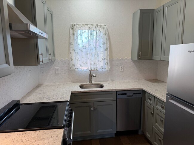 Building Photo - Beautiful 1 bedroom 1 bath unit in Springfield!