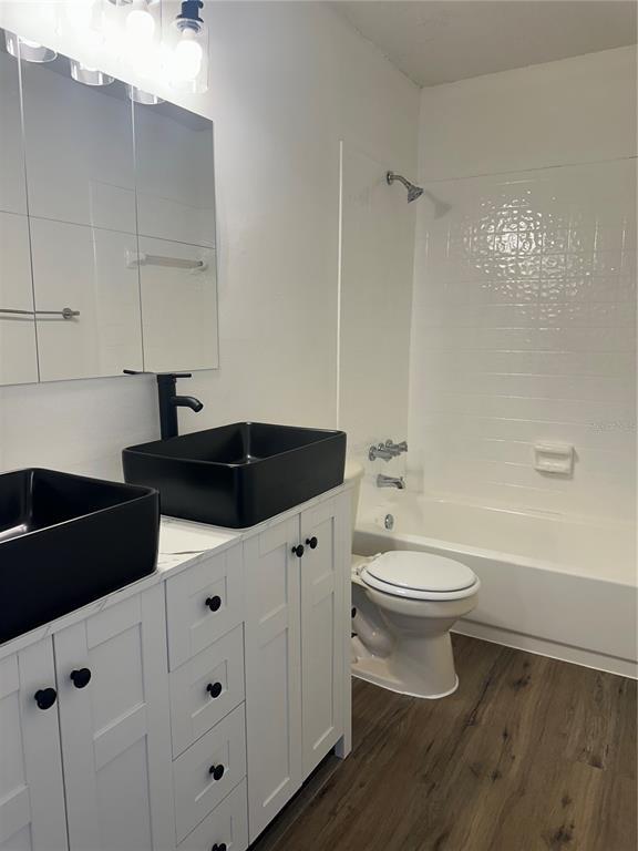 Building Photo - 624 Cambridge Way