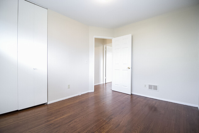 Building Photo - 1421 Pennelwood Dr