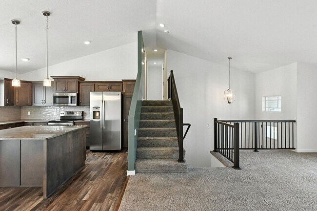 Building Photo - Near Lake Flanagan