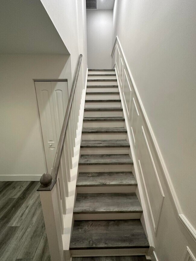 Building Photo - 10300 Hidden Springs Ct