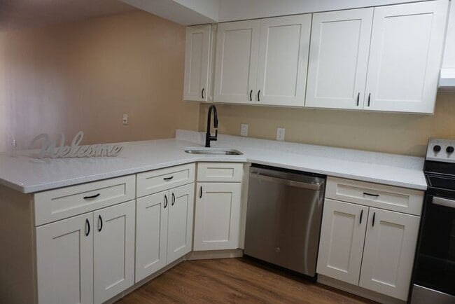 Building Photo - 2 Bedroom 2.5 Bath Mandarin Townhome