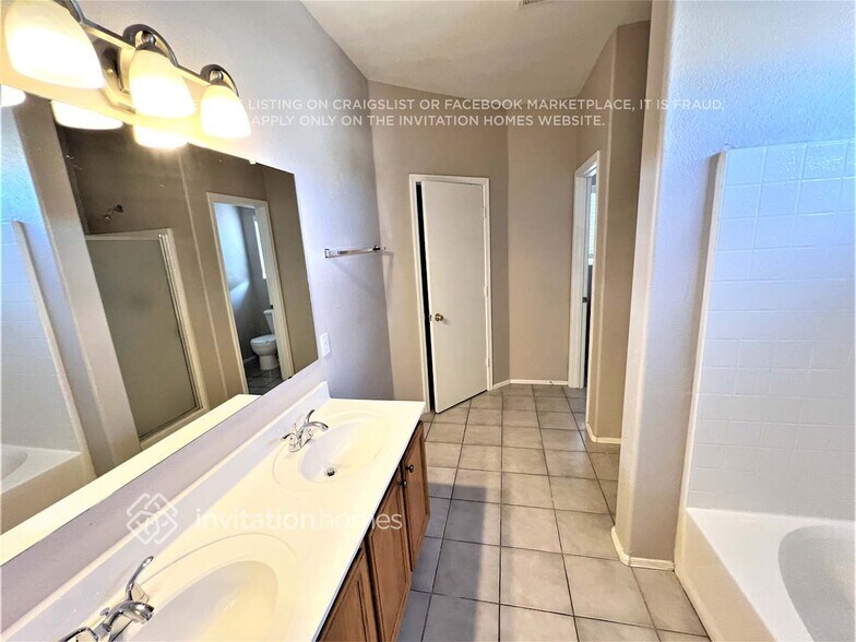 Building Photo - 13232 W Watson Ln