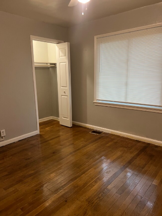 Building Photo - Spacious Two Bedroom Duplex Near MLK and 3...
