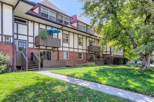 Building Photo - Charming Boulder Condo with Deck, Steps to...
