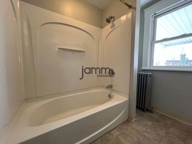 Building Photo - 1548 Alameda-Upper