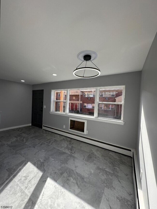 Building Photo - 916 Stuyvesant Ave.