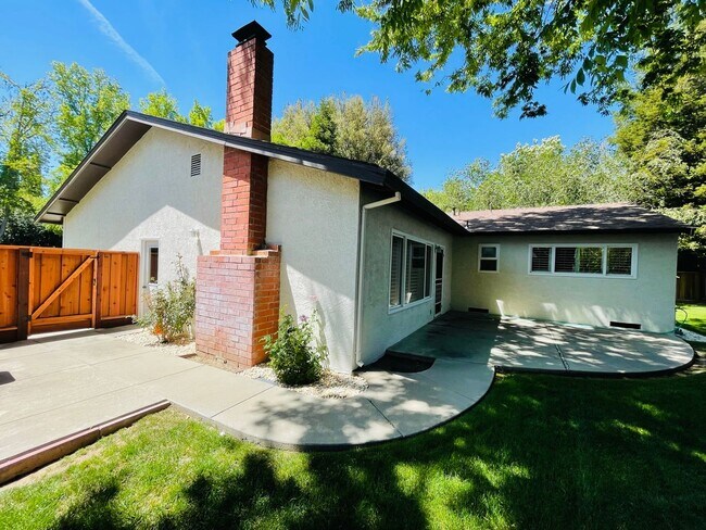 Building Photo - 4 Bed/2 BA Single Story Home, Downtown Ple...