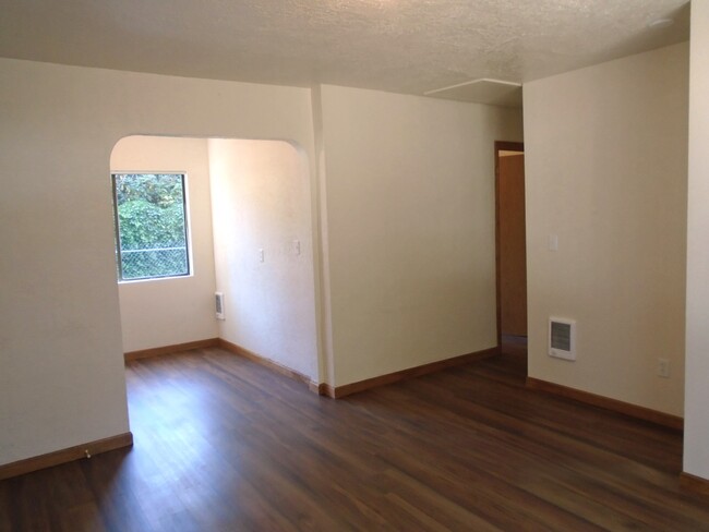 Building Photo - 368 SE Hazel St