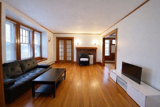 Building Photo - 23 Menotomy Rd