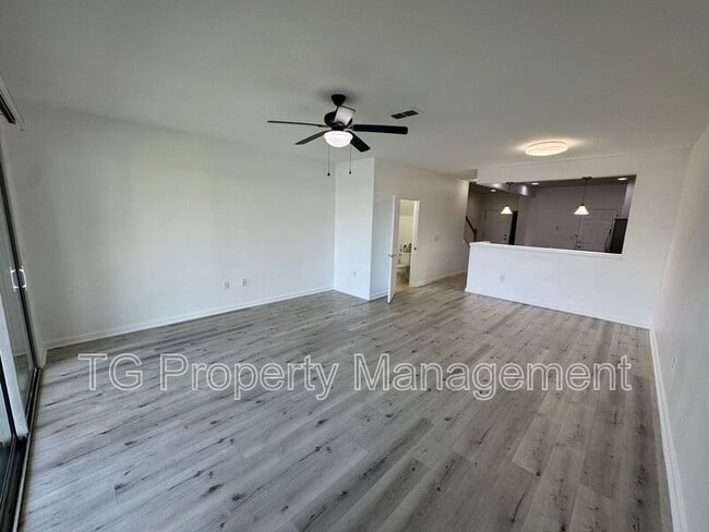 Building Photo - 6798 Roundleaf Dr