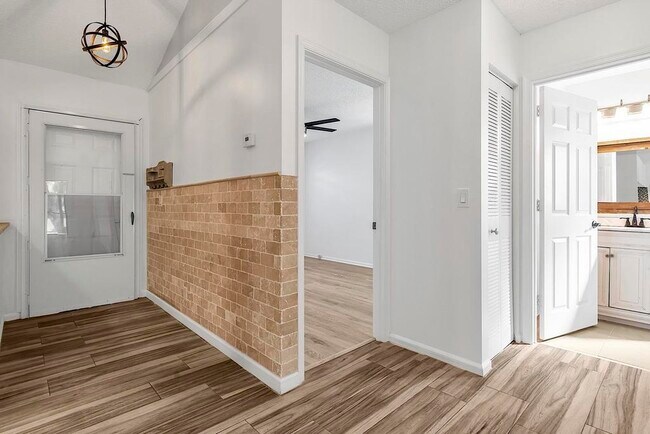 Building Photo - 416 Buttonwood Pl