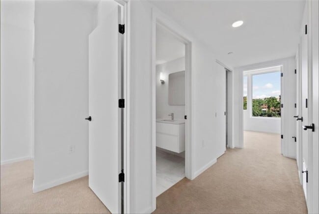 Building Photo - Spacious 3-Bedroom Home Near University of Pittsburgh