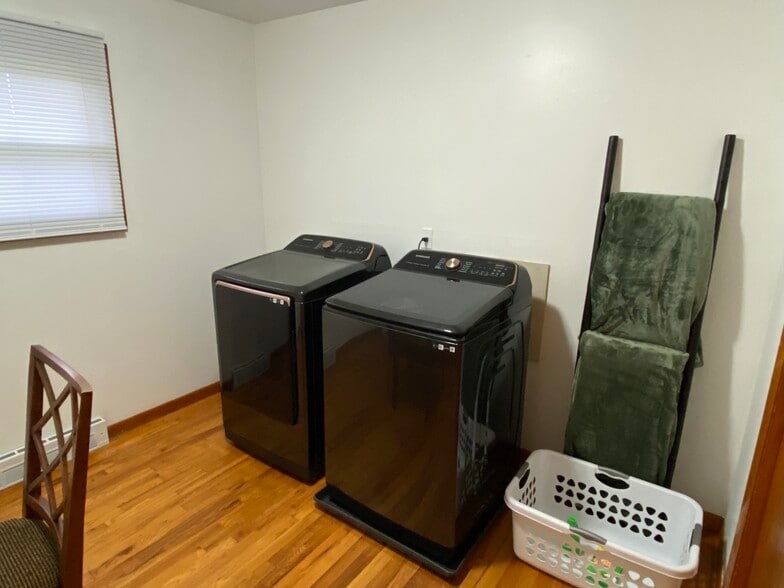 Laundry Room with closet - 419 E Locust St