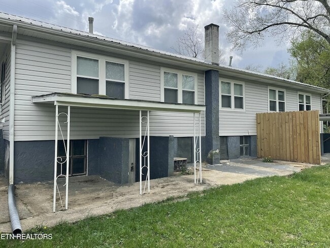 Building Photo - 440 W Outer Dr