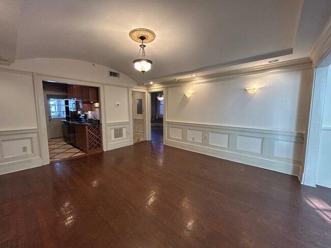 Building Photo - 635 Myrtle St NE