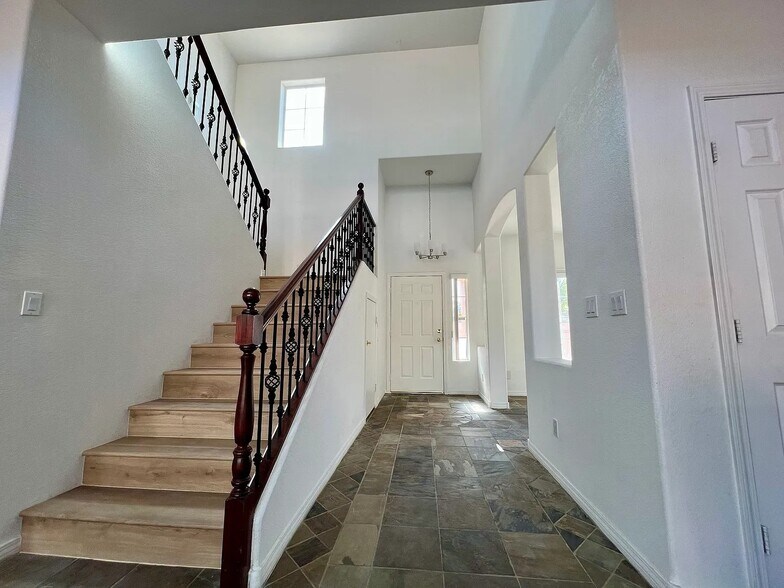 Building Photo - 4337 Governors Hill St