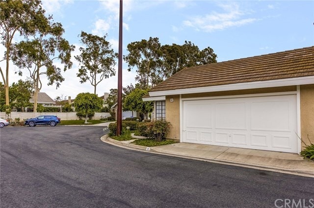 Building Photo - 12 Foxglen