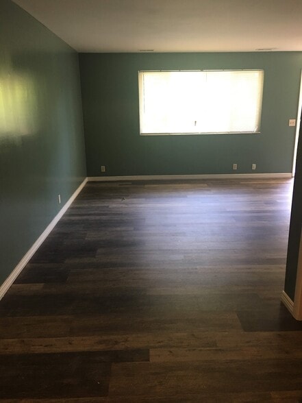 Building Photo - 979 S Lake St