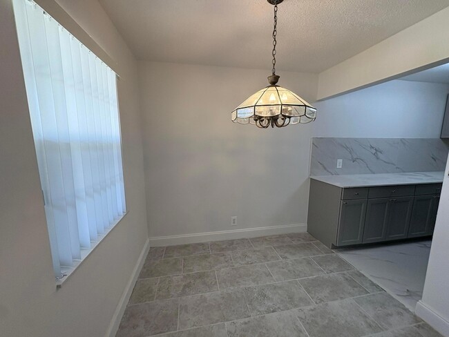 Building Photo - 239 Sussex L