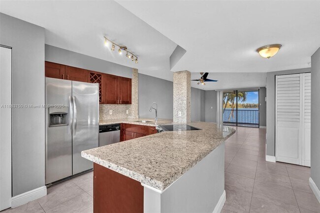Building Photo - 118 Lake Emerald Dr