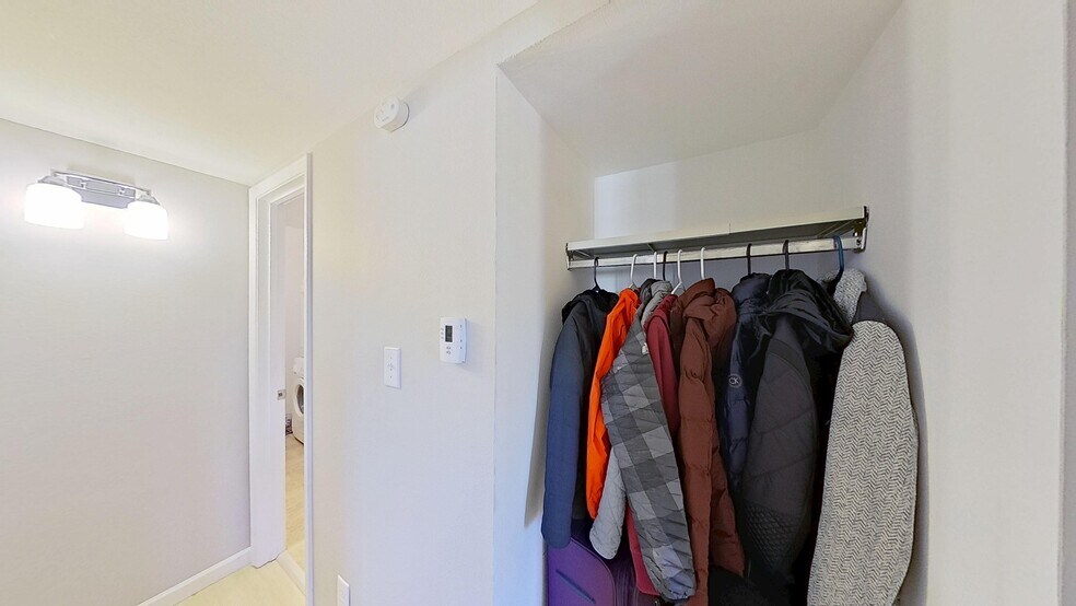 Building Photo - 2929 W Floyd Ave