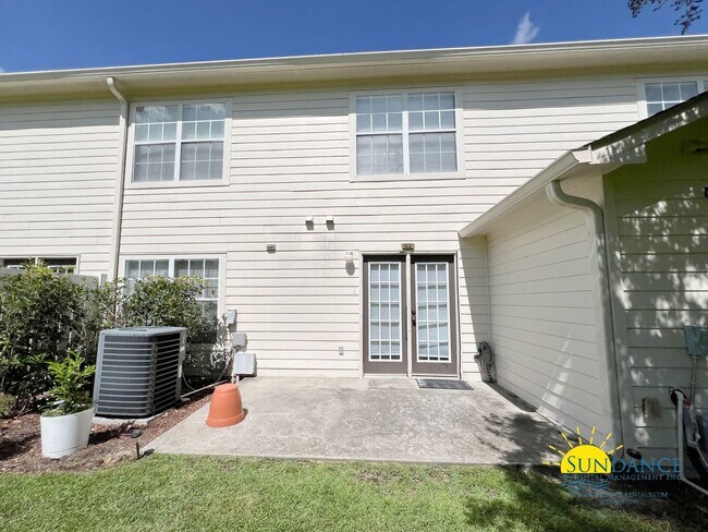 Building Photo - Charming 3 Bedroom Eagles Landing Townhous...
