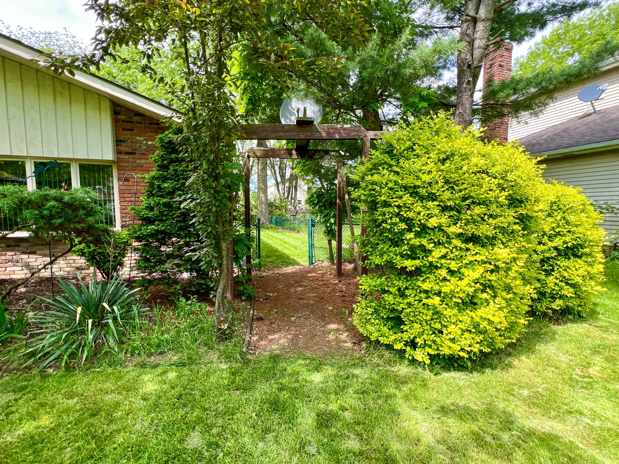 Building Photo - 25946 Tallwood Dr