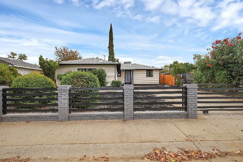 Primary Photo - 10412 Dolecetto Dr