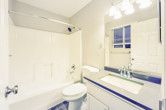 Building Photo - 1831 W Quarter Horse Ave