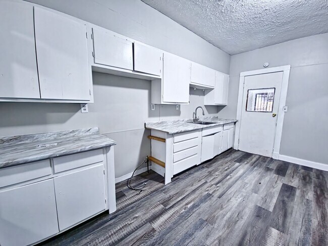 Building Photo - 4321 Storer Ave